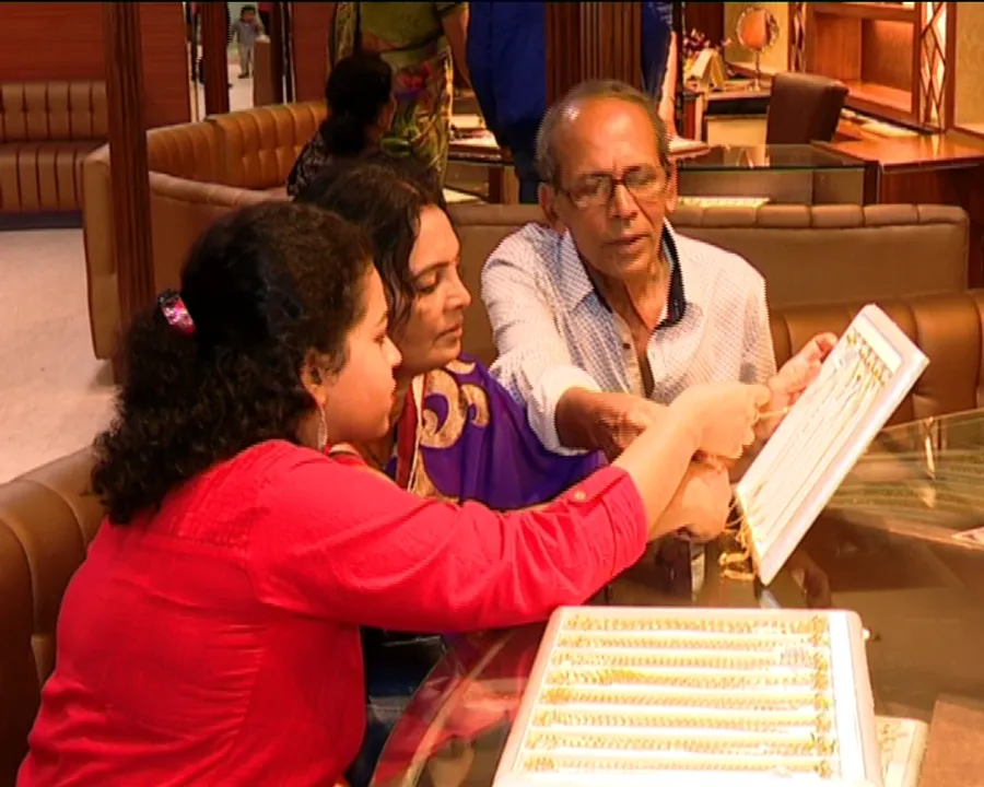  ବିମୁଦ୍ରାକରଣର ସିଧା ପ୍ରଭାବ : ସୁନାଦର ୩ ସପ୍ତାହରେ କମିଲା ୨ହଜାର ଟଙ୍କା