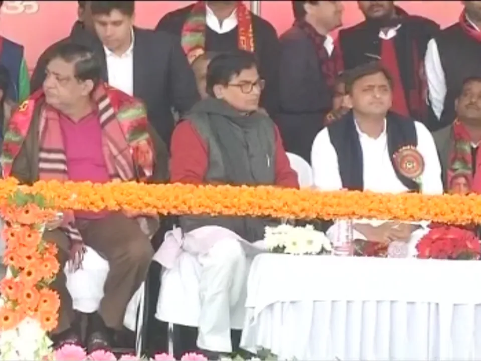  ବାପ-ପୁଅ ଲଢେଇ ପାର୍ଟ-୨ ! ମୁଲାୟମଙ୍କ ବାରଣ ସତ୍ୱେ  ଦଳର ରାଷ୍ଟ୍ରୀୟ ଅଧିବେଶନ କଲେ ଅଖିଳେଶ