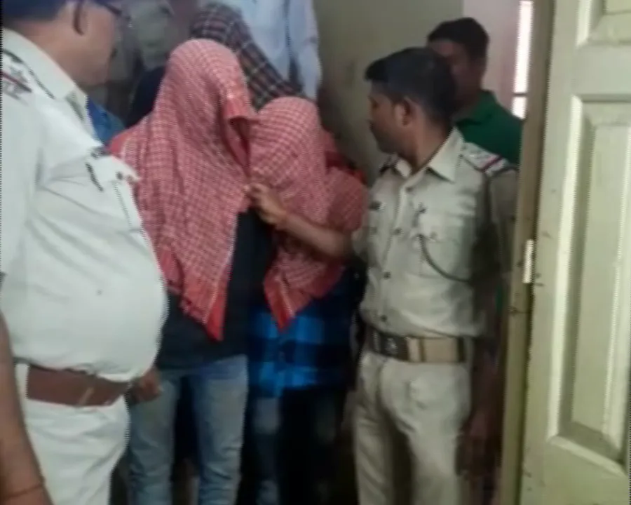  ଭୁବନେଶ୍ୱରରୁ ୪ କୁଖ୍ୟାତ ଡକାୟତଙ୍କୁ ଗିରଫ କଲା ଖଣ୍ଡଗିରି ପୁଲିସ:୨ଟି ବନ୍ଧୁକ,ବୋମା ଓ ବାଇକ୍ ଜବତ