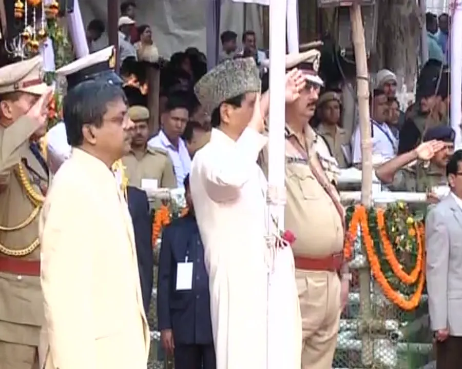  ରାଜ୍ୟସ୍ତରୀୟ ସାଧାରଣତନ୍ତ୍ର ଦିବସ ଉତ୍ସବରେ ପତାକା ଉତୋଳନ କଲେ ରାଜ୍ୟପାଳ