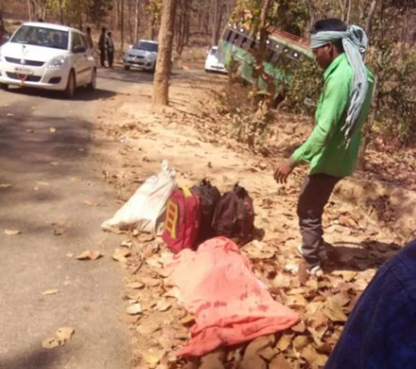  ଜୟପୁର : ଗୁପ୍ତେଶ୍ୱର ଦର୍ଶନ ସାରି ଫେରିବା ବାଟରେ ଜୟପୁର ଘୋଡାଘାଟିରେ ଓଲଟିଲା ବସ, ଦୁର୍ଘଟଣାରେ ୨ ମୃତ ଓ ୧୦ ଗୁରୁତର