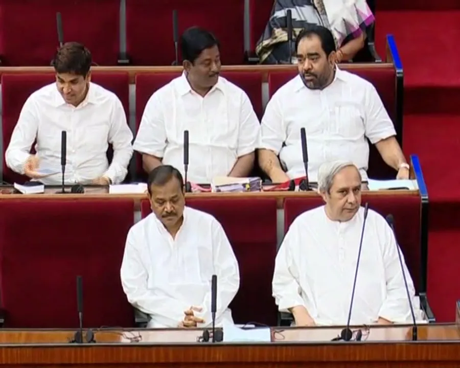 ଇକୋନମିକ୍ ସର୍ଭେ ରିପୋର୍ଟ ଅନୁଯାୟୀ ଓଡିଶାରେ ଗରିବି ହାର ହ୍ରାସ ପାଇଛି ! ବିଧାନସଭାରେ ସୂଚନା ଦେଲେ ଅର୍ଥମନ୍ତ୍ରୀ ପ୍ରଦୀପ ଅମାତ
