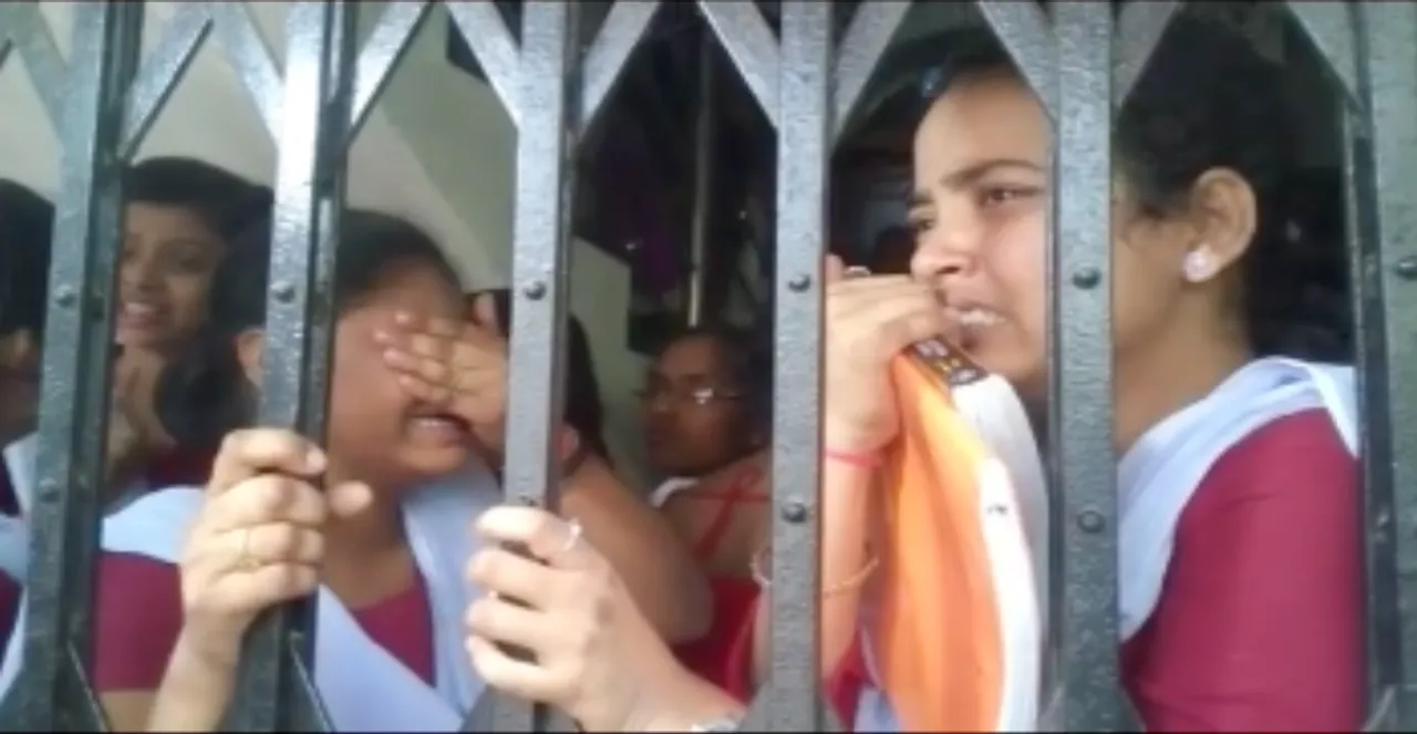  ଭୁବନେଶ୍ୱର ନୟାପଲ୍ଲୀ ସିମ୍ସରେ ଛାତ୍ରୀ ଅଶାନ୍ତି : ଆଡମିଟ କାର୍ଡ ନପାଇ ପରୀକ୍ଷାରୁ ବଂଚିତ ଜିଏନଏମ ପ୍ରଥମ ବର୍ଷ ଛାତ୍ରୀ