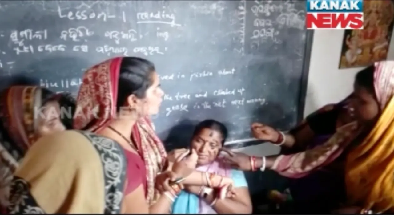  ବାଲେଶ୍ୱର : ବଣପାରିଆ ପ୍ରାଥମିକ ବିଦ୍ୟାଳୟରେ ମଧ୍ୟାହ୍ନ ଭୋଜନ ହଡପ ଅଭିଯୋଗ, ଶିକ୍ଷୟତ୍ରିୀଙ୍କ ମୁହଁରେ କଳା ବୋଳିଲେ ଗ୍ରାମବାସୀ
