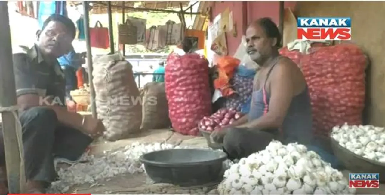  ଓଡିଶା ଚାଷୀର ବିଲରେ ସଢୁଛି ପରିବା : ମାଲାମାଲ ହେଉଛନ୍ତି ବାହାର ରାଜ୍ୟର ଚାଷୀ