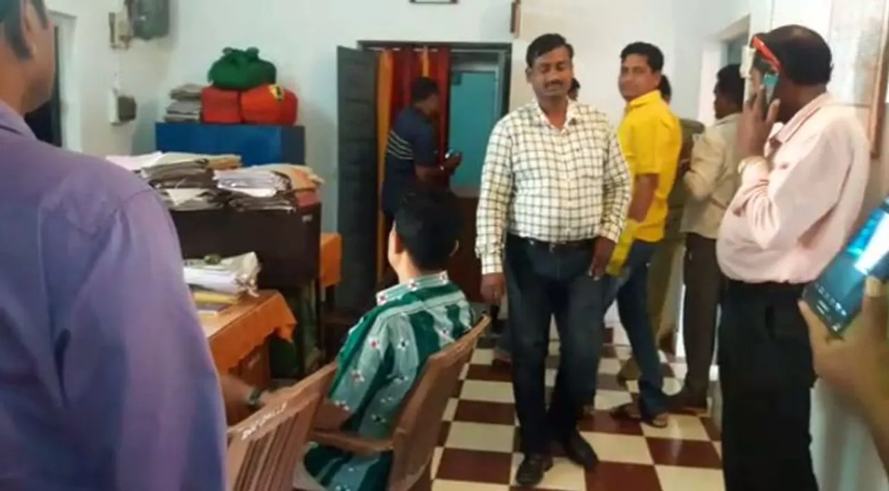  ଆୟବହିର୍ଭୂତ ସମ୍ପତି ଠାବ ପାଇଁ ଭିଜିଲାନ୍ସର ଛାନଭିନ୍ : ଢେଙ୍କାନାଳ ଅବକାରୀ ଅଧିକ୍ଷକ ପ୍ରସନ୍ନ କୁମାର ମହାନ୍ତିଙ୍କ ବାସଭବନରେ ଚଢାଉ