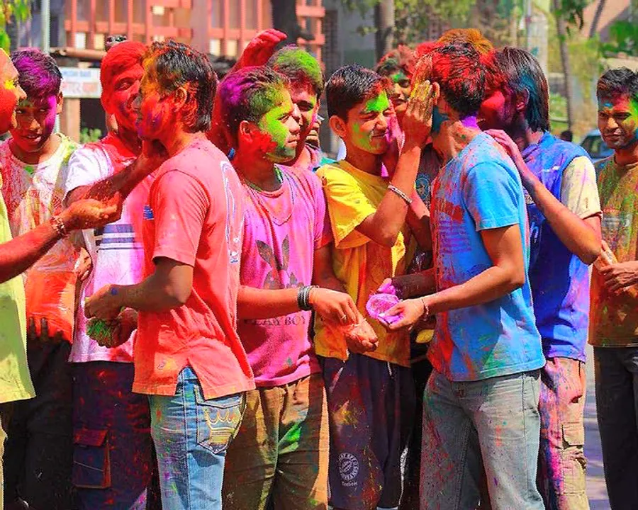  ହୋଲି ଖେଳିବା ଉପରେ କଟକଣା ! ବିନା ଅନୁମତିରେ କମର୍ସିଆଲ ଇଭେଂଟରେ ରଙ୍ଗ ଖେଳ ମନା