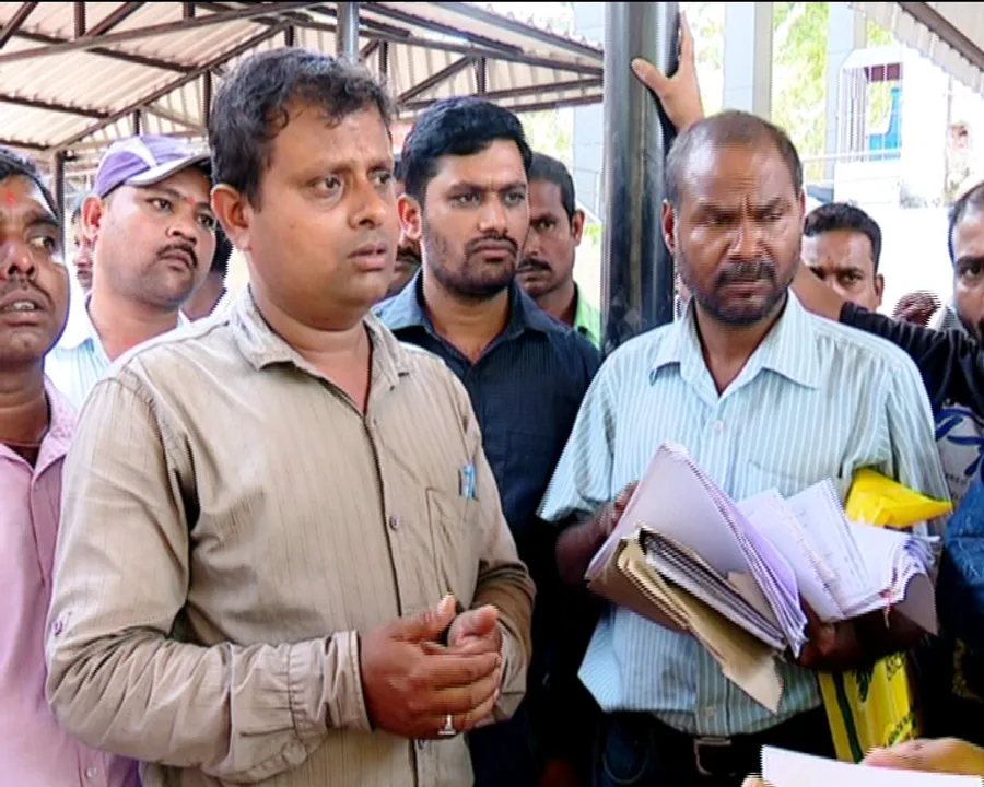 କିଡନୀ ବିକିବୁ ଟଙ୍କା ଫେରାଇବୁ ! କମ୍ପାନୀ ଠକିବା ପରେ ଡିଏମଇଟି ନିକଟରେ ଏଂଜେଟଙ୍କ ନିବେଦନ