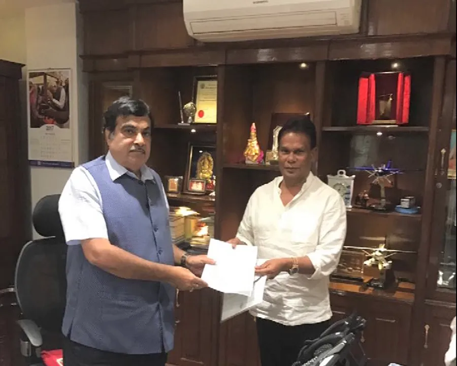  କେନ୍ଦ୍ର ଜାତୀୟ ରାଜପଥ ମନ୍ତ୍ରୀଙ୍କୁ ଭେଟିଲେ ବିଧାୟକ ଦିଲ୍ଲୀପ ରାୟ ! ବାହ୍ମଣୀ ସେତୁ କାର୍ଯ୍ୟକୁ ତ୍ୱରାନ୍ୱିତ ପାଇଁ ଦାବି କରିଥିବା ସୂଚନା