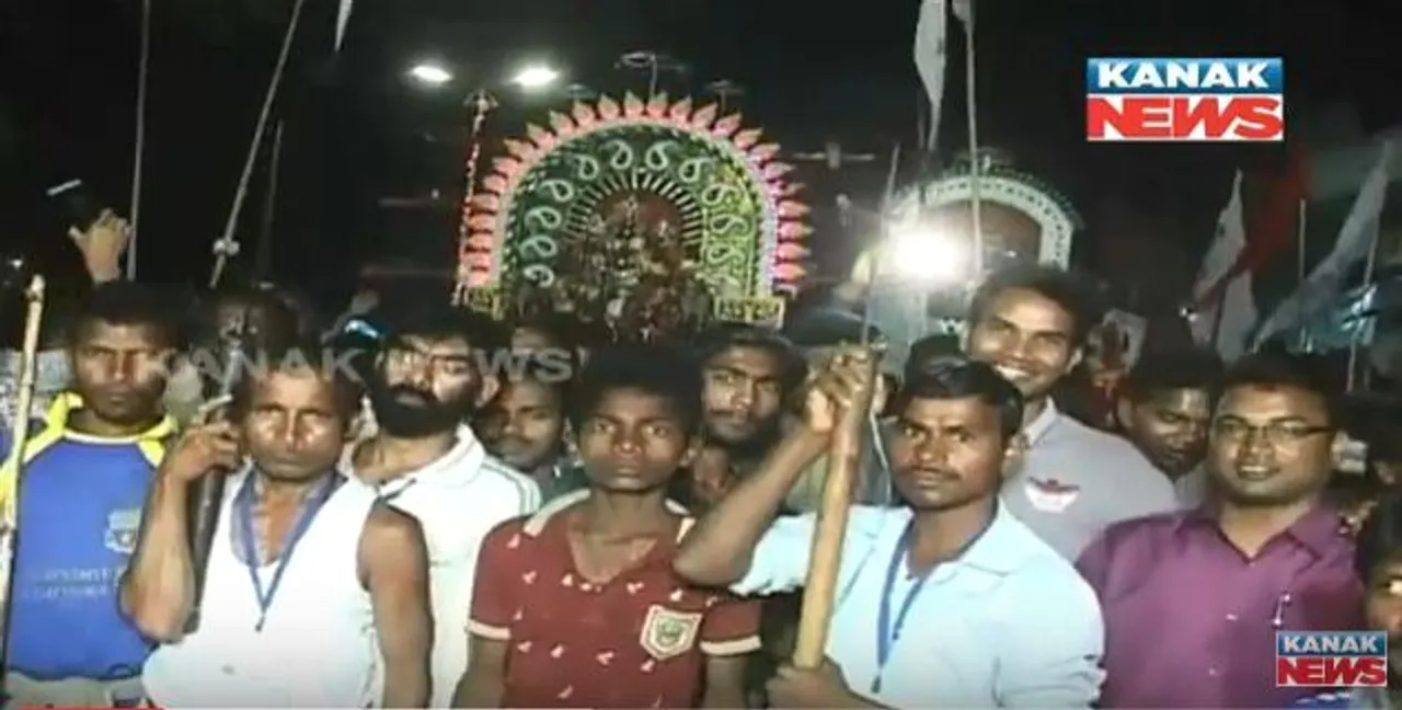  ମାଲକାନଗିରିରେ ଚାଲିଛି ପ୍ରସିଦ୍ଧ ବଡ ଯାତ୍ରା ! ସଦର ମହକୁମାରେ ପହଞ୍ଚିଲେ ତିନି ଠାକୁର କାନାମ ରାଜୁ, ବାଲା ରାଜୁ, ପୋତରାଜୁ ଓ ମାଁ ମୁତ୍ୟାଲୁ ଆମ୍ମା