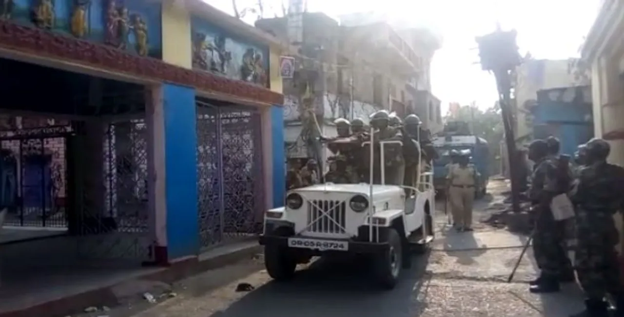  ଭଦ୍ରକ ସହରରେ ପୁଲିସର ଫ୍ଲାଗ ମାର୍ଚ୍ଚ ! ସହରରେ ପଇଁତରା ମାରିଲେ ୨୨ ପ୍ଲାଟୁନ ଫୋର୍ସ