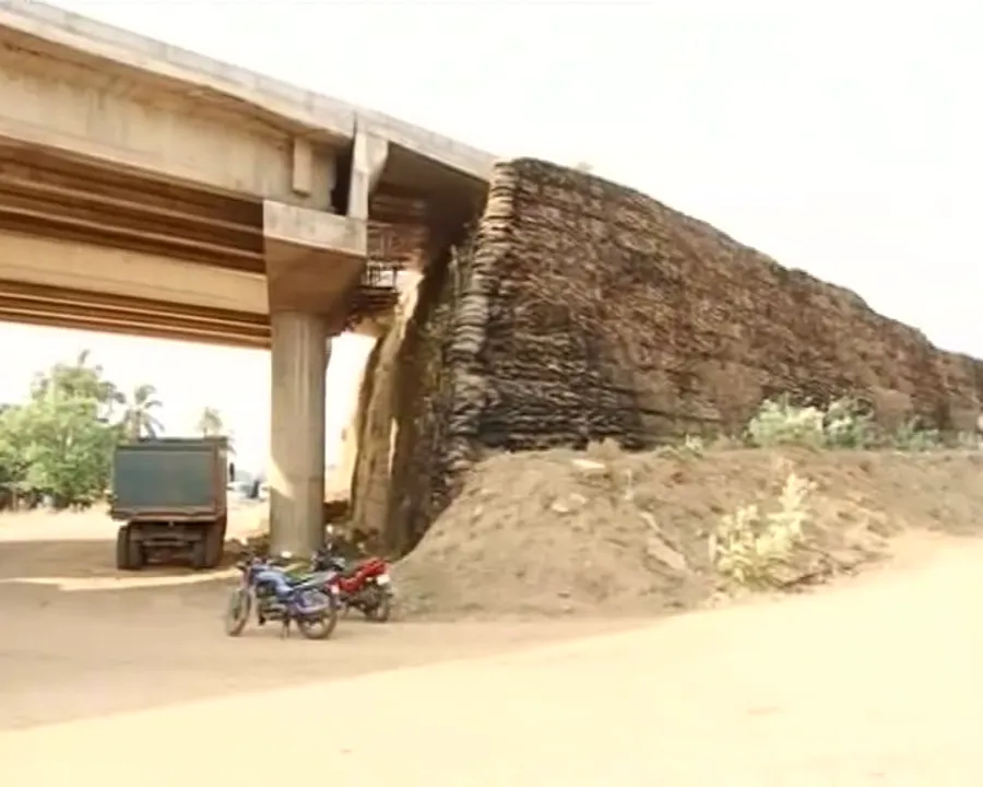  ପୁରୀ ସମଯାଜପୁର ରେଳ ଓଭରବ୍ରିଜରେ ବିପଦ : ପୁରୀ ପାର୍ଶ୍ୱ ରାସ୍ତା ଦବିଲା ୪ ଇଂଚ୍