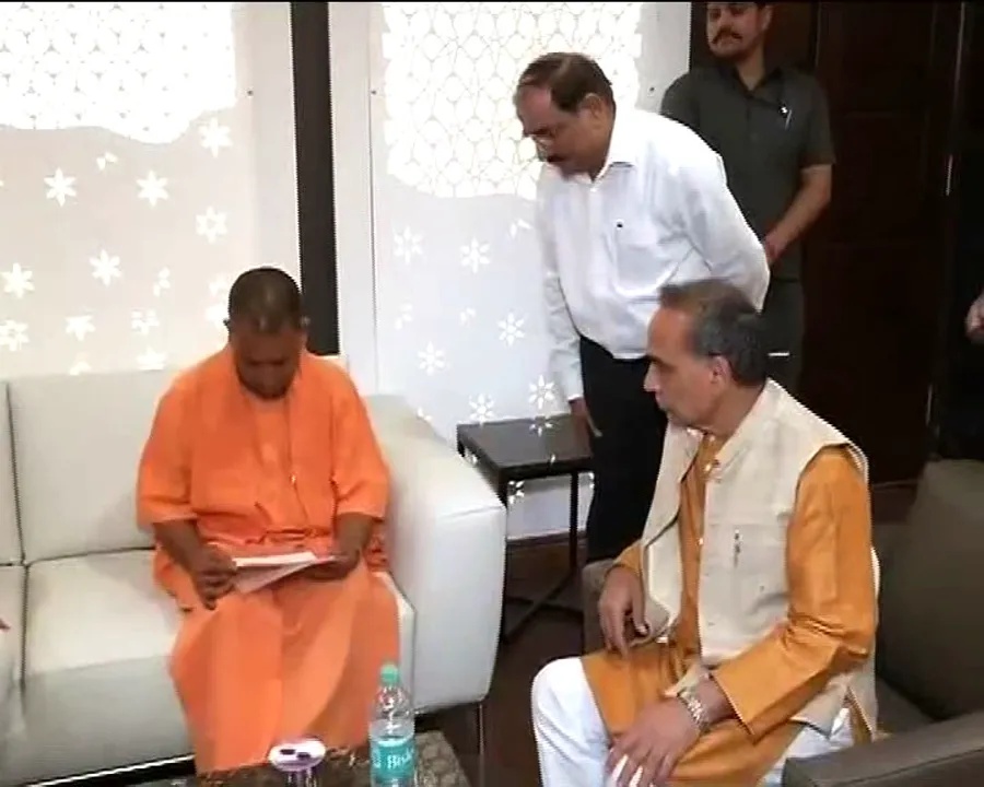  ୩ ଟଙ୍କାରେ ଜଳଖିଆ ୫ ଟଙ୍କାରେ ପେଟପୁରା ଭୋଜନ! ଉତ୍ତତରପ୍ରଦେଶରେ ଆରମ୍ଭ ହେଲା ଅନ୍ନପୂର୍ଣା କ୍ୟାଂଟିନ୍