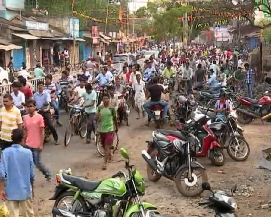  ଧିରେ ଧିରେ ସୁଧୁରୁଛି ଭଦ୍ରକ ପରିସ୍ଥିତି :୪ ଘଂଟା କୋହଳ ପରେ ପୁଣି କାଲି ସକାଳ ଯାଏଁ ବଳବତ୍ତର ରହିବ କର୍ଫ୍ୟୁ