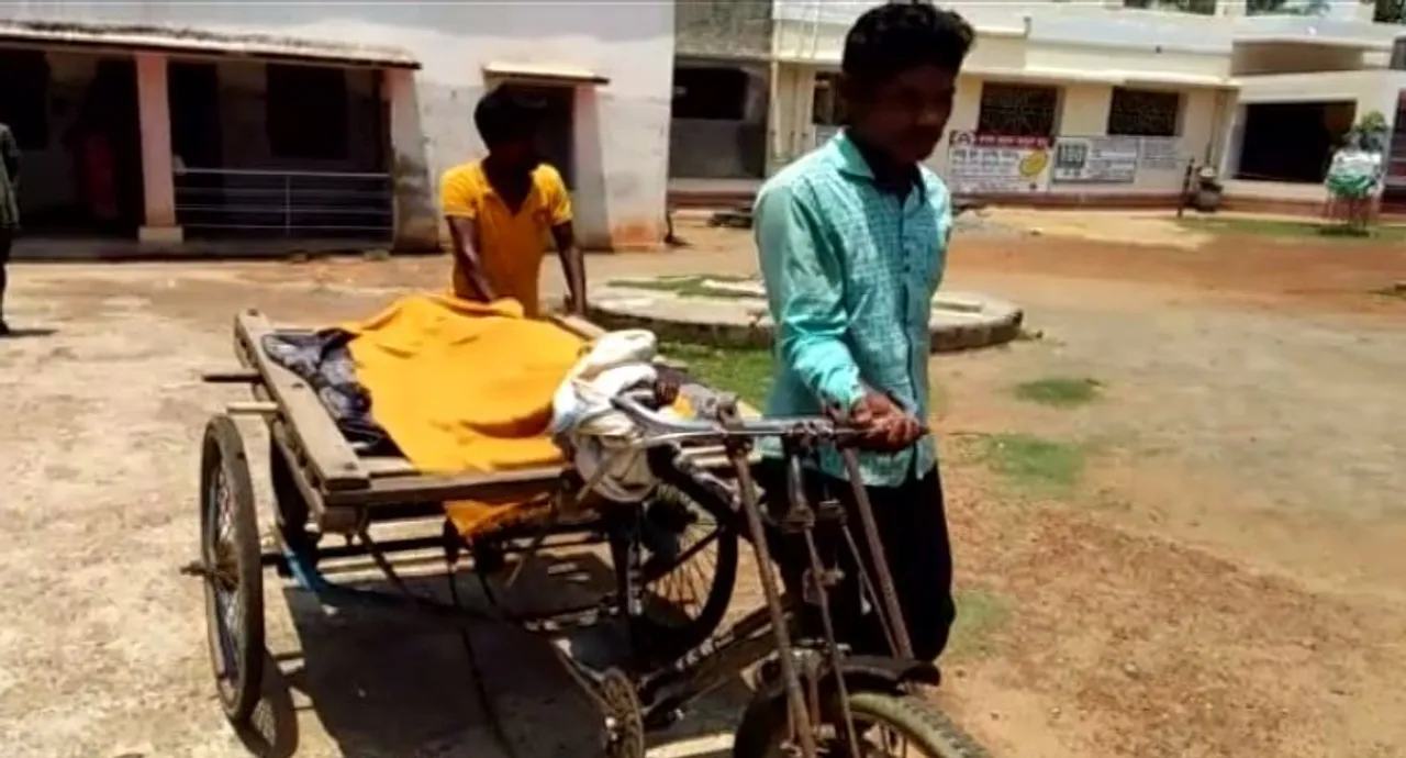  ନୀଳଗିରି ଡାକ୍ତରଖାନାରେ ମୃତ ଶିଶୁକୁ ଟ୍ରଲିରେ ବୋହିବା ଘଟଣା ! ତଦନ୍ତ ପାଇଁ ସ୍ୱାସ୍ଥ୍ୟ ସଚିବଙ୍କ ନିର୍ଦ୍ଦେଶ