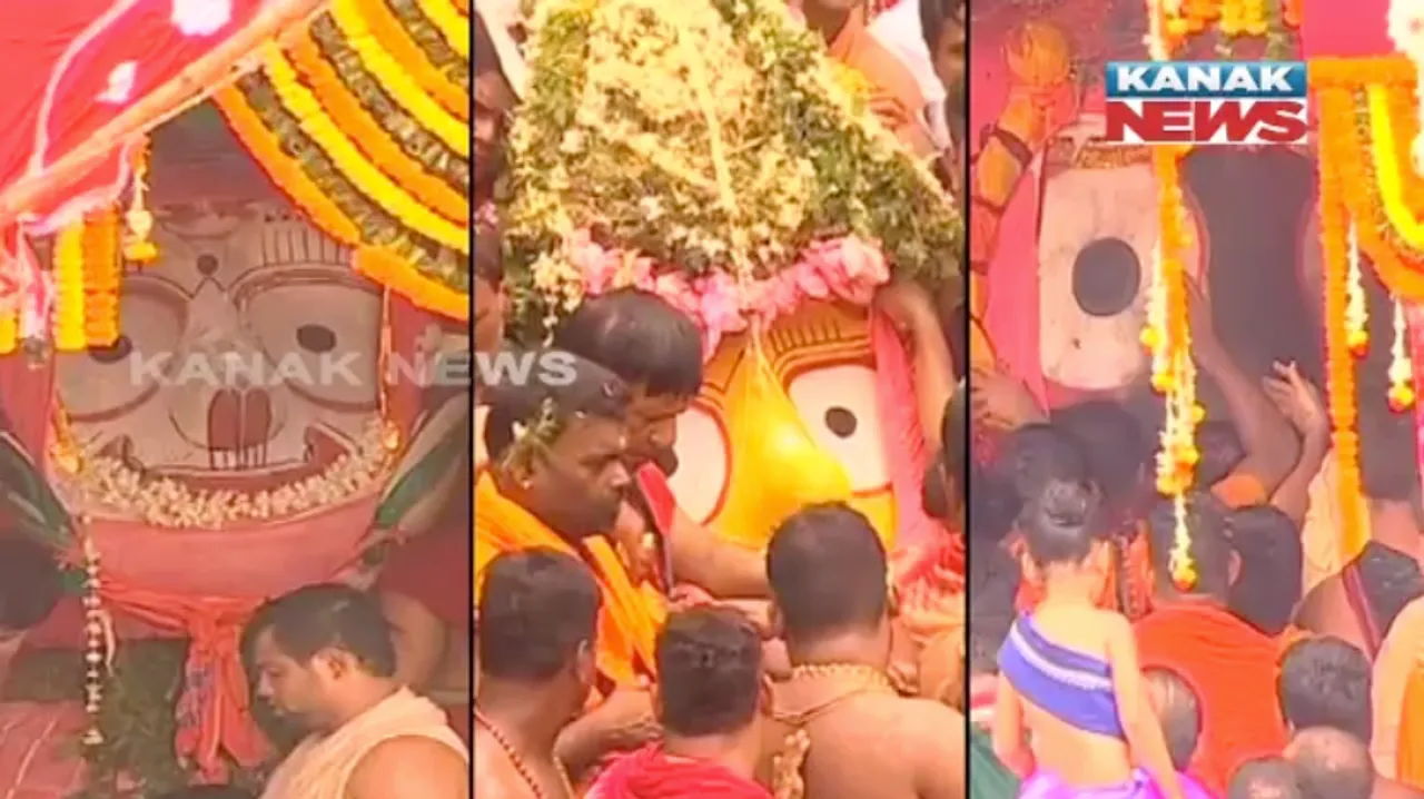  ରଥାରୂଢ଼ ହେଲେ ତିନି ଠାକୁର !