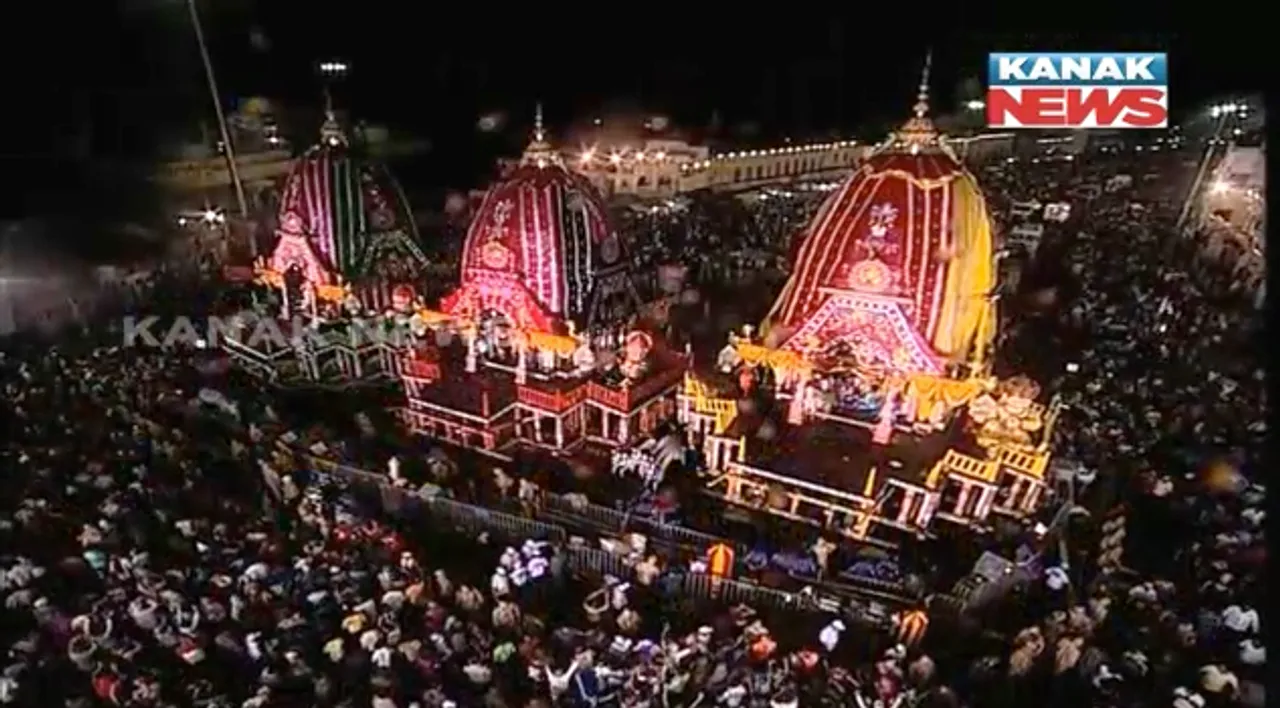  ବଡଦାଣ୍ଡରେ ଅଟକିଲେ ତିନିଠାକୁର ! ମାର୍କେଟ୍ ଛକରେ ନନ୍ଦିଘୋଷ, ପଟିଆରାଣି ମନ୍ଦିର ପାଖରେ ଦେବଦଳନ, ବଳଗଣ୍ଡି ଛକରେ ରହିଛି ତାଳଧ୍ୱଜ ରଥ