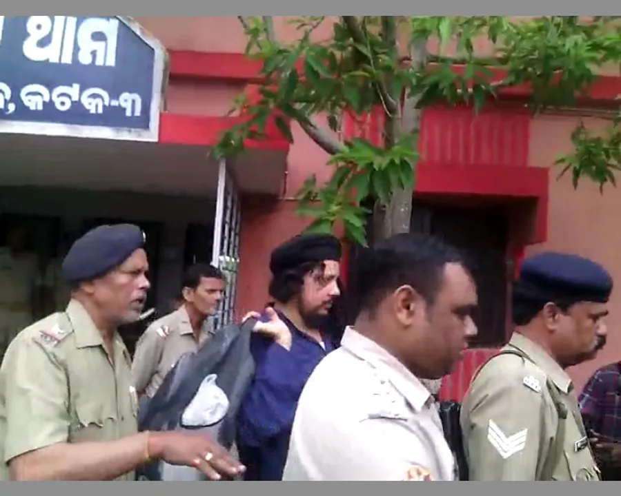  ସାଲେପୁର କୋର୍ଟରେ ହାଜର ହେଲା ଅଲ-କାଏଦା ଅବଦୁଲ ରେହମାନ ! ଆତଙ୍କବାଦୀ କାର୍ଯ୍ୟକଳାପ ସମ୍ପୃକ୍ତି ନେଇ ଏସଟିଏଫର ୫୭୪ପୃଷ୍ଠାର ଚାର୍ଜସିଟ୍
