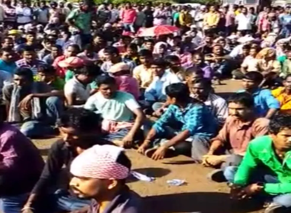  କଂଚାମାଲ ଅଭାବ ଦର୍ଶାଇ କଳିଙ୍ଗନଗର ଭିସା ଷ୍ଟିଲ କାରଖାନାରେ ତାଲା ! ପ୍ରତିବାଦରେ ଶ୍ରମିକମାନେ କଲେ ରାସ୍ତାରୋକ