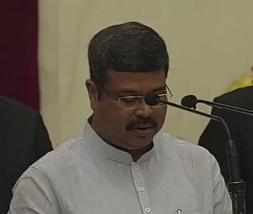  ଧର୍ମେନ୍ଦ୍ରଙ୍କୁ ମିଳିଲା କ୍ୟାବିନେଟ୍ ପାହ୍ୟା ! ନବୀନଙ୍କୁ ଚେକ୍  ଦେବାକୁ ପ୍ରୟାସ
