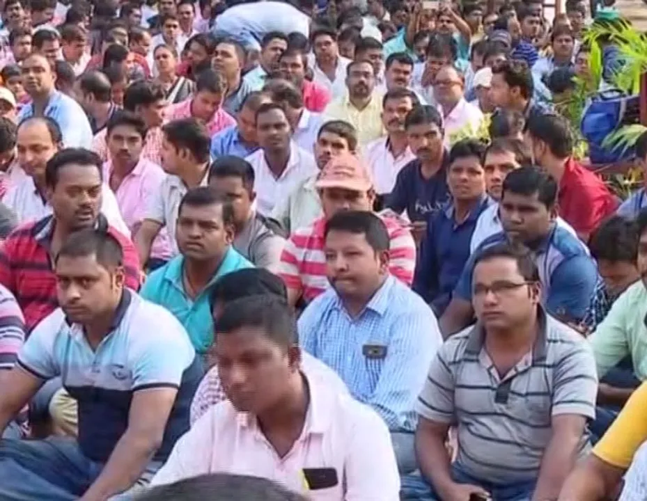  ମାଡ ପରେ ଜିଆରଏସ୍ କର୍ମଚାରୀଙ୍କ ଦରମା ବଢ଼ିଲା ! ମୂଳ ଦରମାଠାରୁ ୨ ହଜାର ଟଙ୍କା ଅଧିକ ବଢାଇଲେ ରାଜ୍ୟ ସରକାର