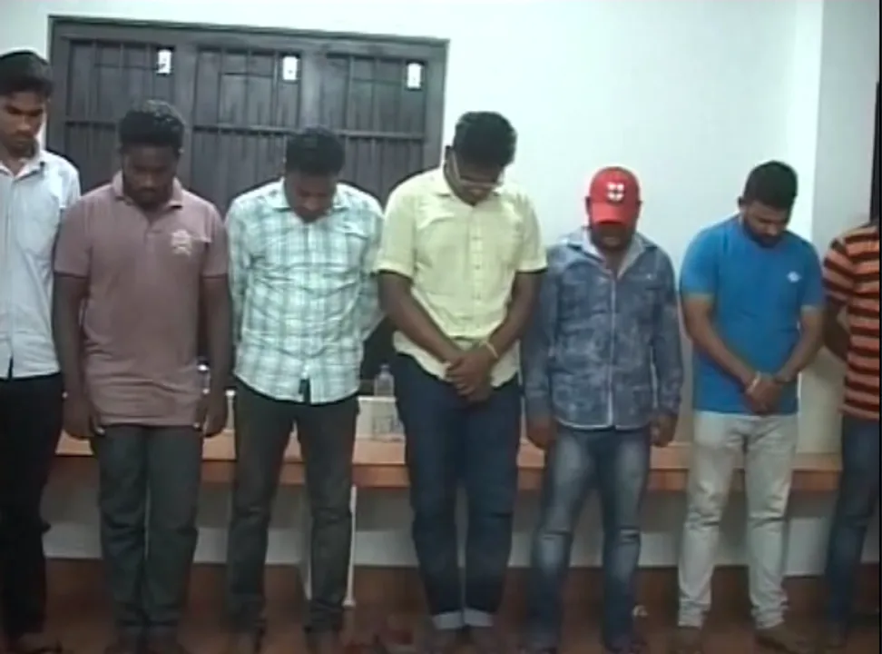  ଗ୍ୟାଙ୍ଗୱାର ଉଦ୍ୟମକୁ ପଣ୍ଡ କଲା ବ୍ରହ୍ମପୁର ପୁଲିସ ! ୨ଟି ଗ୍ୟାଙ୍ଗର ୧୭ ଗିରଫ, ୧୭ଟି ଖଣ୍ଡା ଜବତ
