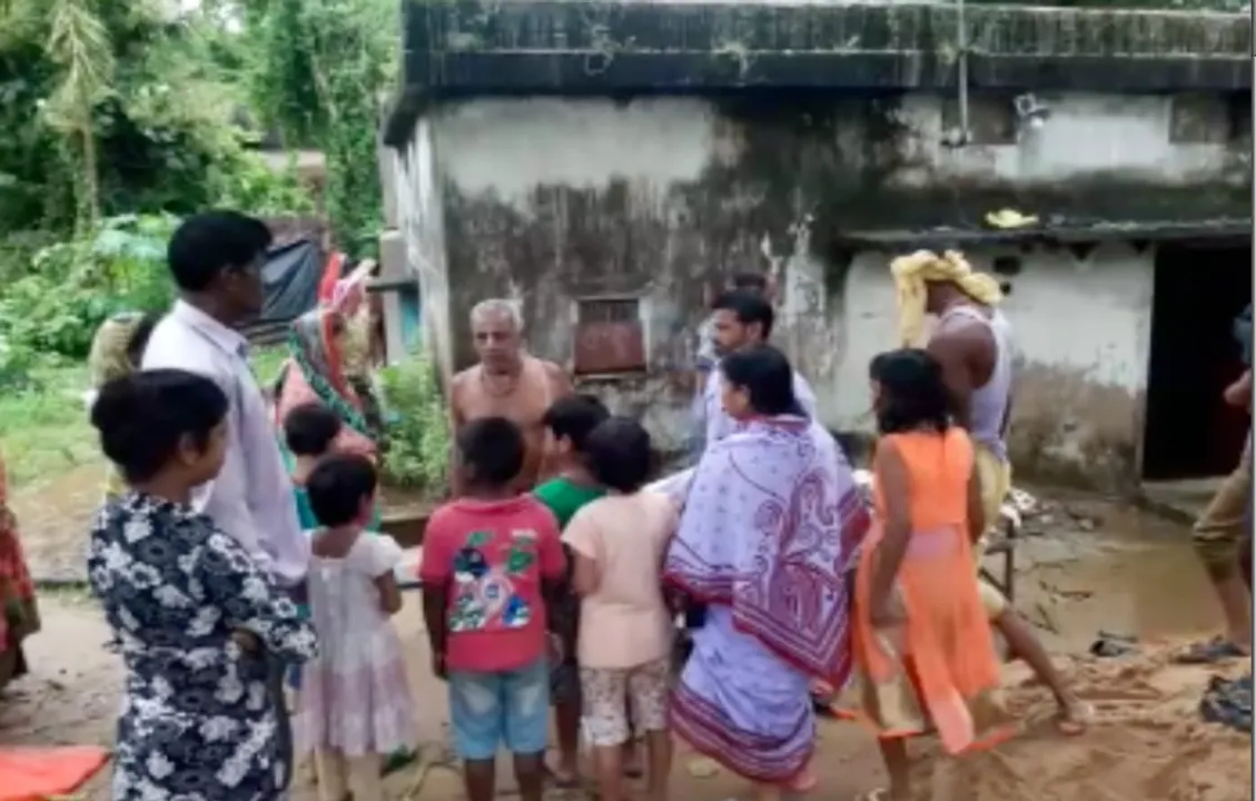  ପାରାଦୀପ: ପୁଅର ମୃତ୍ୟୁ ଖବର ଶୁଣି ଟଳିପଡିଲେ ବାପା ।