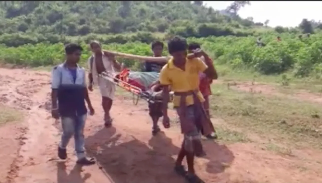  ପୁଣି ପଦାରେ ପଡିଲା ରାୟଗଡ଼ାର ସ୍ୱାସ୍ଥ୍ୟଚିତ୍ର ! ବାଇକ ଆମ୍ବୁଲାନ୍ସ ସେବା ଫେଲ, ଭାରରେ ବୁହାହୋଇ ହସ୍ପିଟାଲ ଆସିଲେ ଡଙ୍ଗରିଆ ମହିଳା