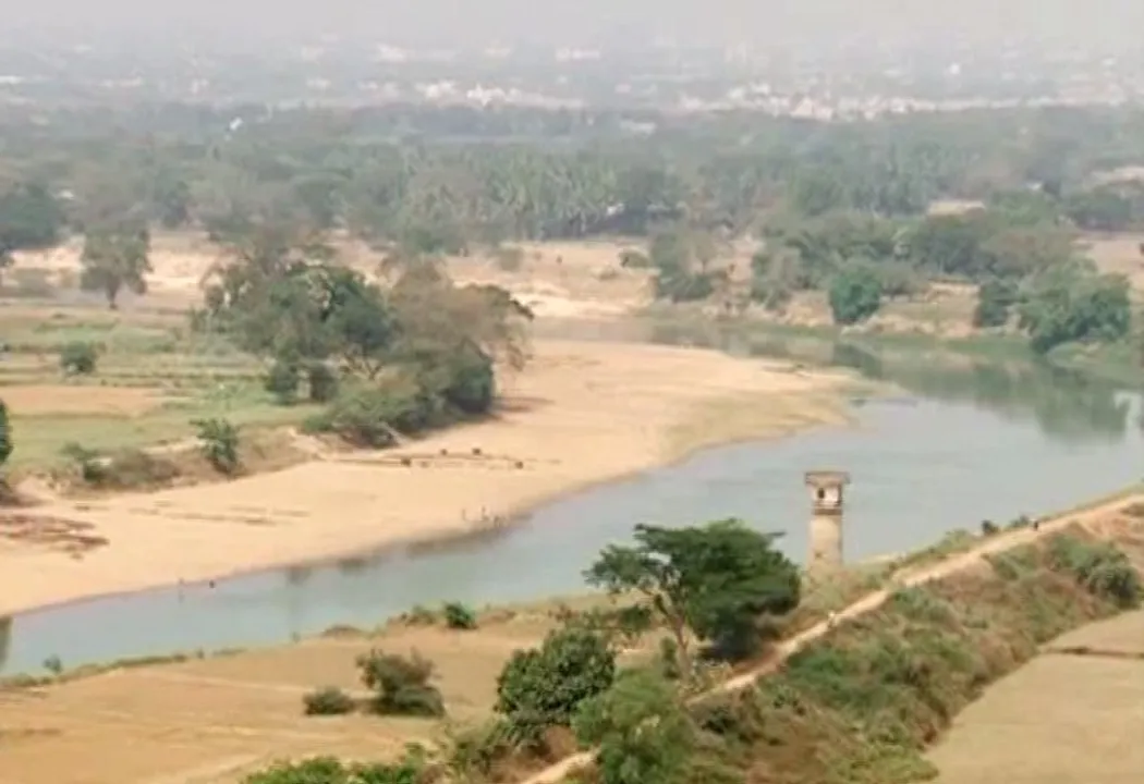  ଦୟା ନଦୀ କୂଳରେ ରହୁଥିବା ଲୋକଙ୍କ ପାଇଁ ସତର୍କ ଘଂଟି : ସରକାର କହିଲେ ଆଉ ବ୍ୟବହାର ଉପଯୋଗୀ ନୁହେଁ ପାଣି