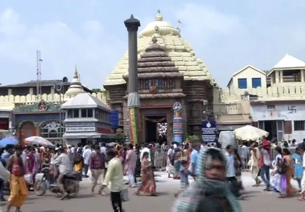  ଶ୍ରୀମନ୍ଦିରର ଜଗମୋହନକୁ ଆଉ ବିପଦ ନାହିଁ ! ଶ୍ରୀକ୍ଷେତ୍ର ପହଂଚିଲା ବର୍ମା କାଠରେ ପ୍ରସ୍ତୁତ ସିଲିଂ, ସ୍ଥାପନ ପାଇଁ ଲାଗିବ ମାତ୍ର ୨ ଦିନ