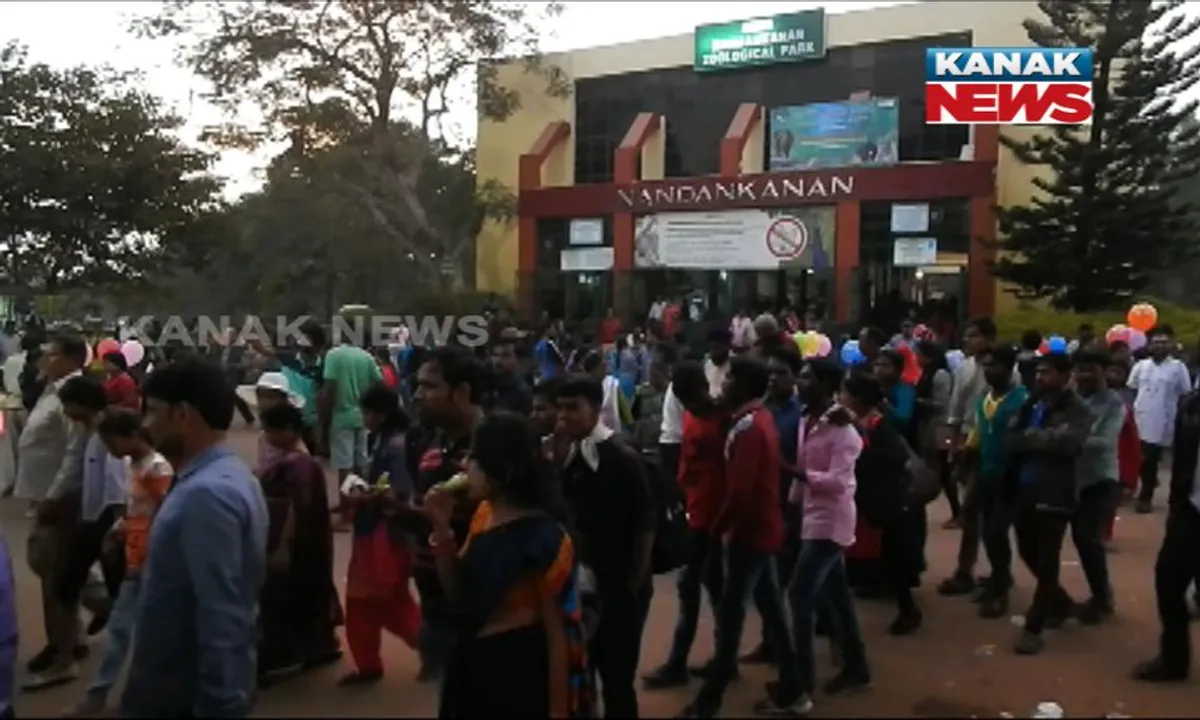  ନୂଆବର୍ଷରେ ନନ୍ଦନକାନନରେ ପର୍ଯ୍ୟଟକଙ୍କ ଭିଡ । ଗତକାଲି ବୁଲିଥିଲେ ରେକର୍ଡ ସଂଖ୍ୟକ ପର୍ଯ୍ୟଟକ