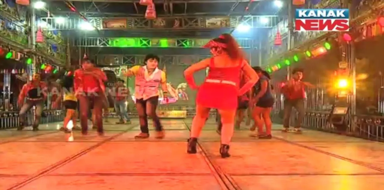  ଖଣ୍ଡଗିରିରେ ଜମୁଛି ଯାତ୍ରା : ବଡ ବଡ ଏଲସିଡି ସ୍କ୍ରିନ ଓ ଅତ୍ୟାଧୁନିକ ଆଲୋକରେ ଝଲସୁଛି ପେଣ୍ଡାଲ