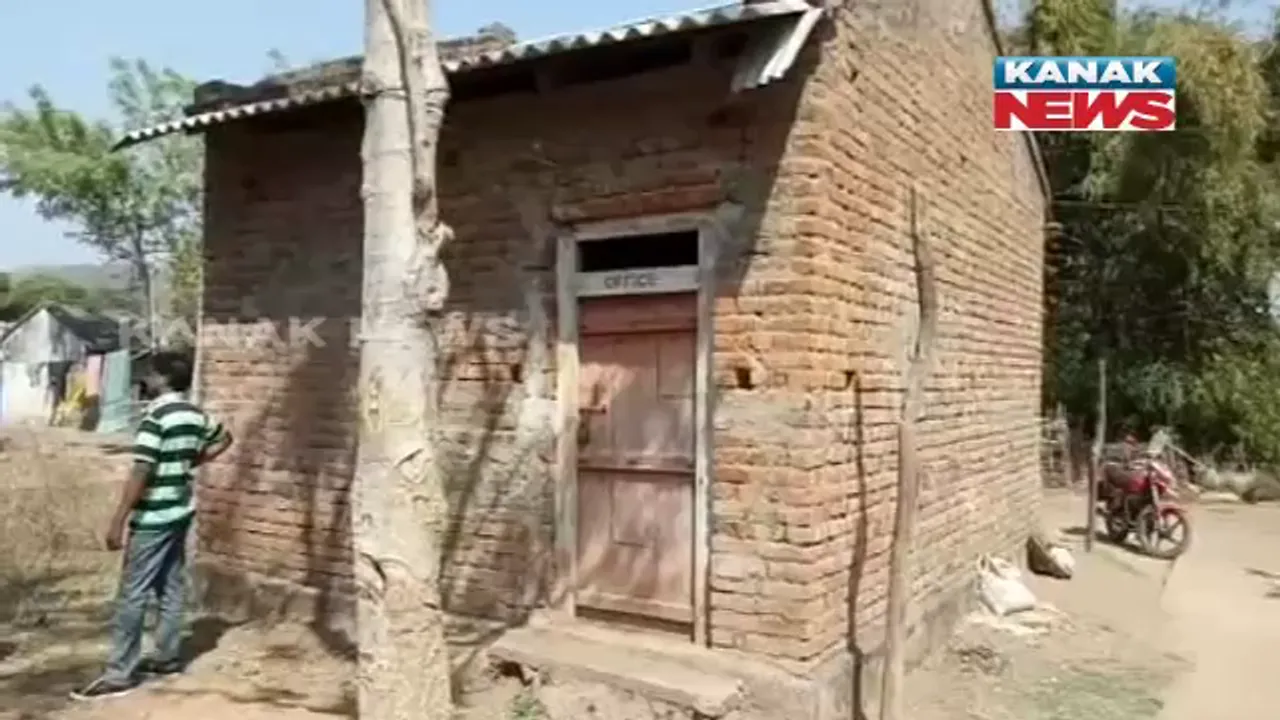  ଅଧାରେ ଅଟକିଛି ମୋଦିଙ୍କ ସ୍ୱଚ୍ଛ ଭାରତ ଅଭିଯାନ ! କେଉଁଠି ପାଇଖାନା ନିର୍ମାଣ ଅଧାରେ ପଡିଛି ତ ଆଉ କେଉଁଠି ମୃତ ବ୍ୟକ୍ତିଙ୍କ ନାଁରେ ଉଠିଛି ଟଙ୍କା