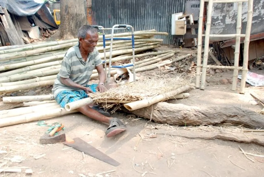  ଶେଷ ଯାତ୍ରାରେ  ଖୋଜା ପଡୁଥିବା ମଣିଷ ରାଜୁ ! ୪୦ ବର୍ଷରେ ତିଆରି କଲେଣି ୩୫ ହଜାର କୋକେଇ