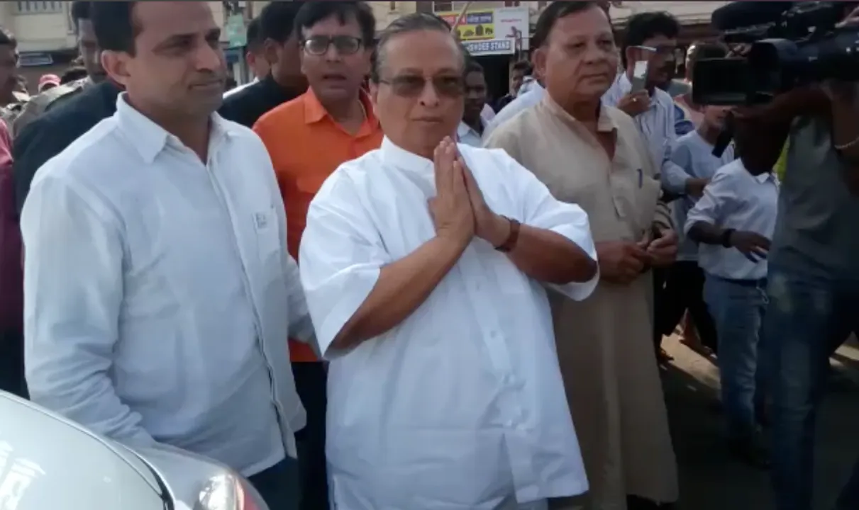  ପୁରୀରେ ଶ୍ରୀଜୀଉଙ୍କୁ ଦର୍ଶନ କଲେ ନିରଂଜନ ଟିମ୍ ! ପ୍ରଭୁ ଜଗନ୍ନାଥଙ୍କ ପାଖରେ ଦଳକୁ ମଜବୁତ ଓ ଓଡିଶାବାସୀଙ୍କ ଶୁଭ କାମନା କଲେ ପିସିସି ସଭାପତି