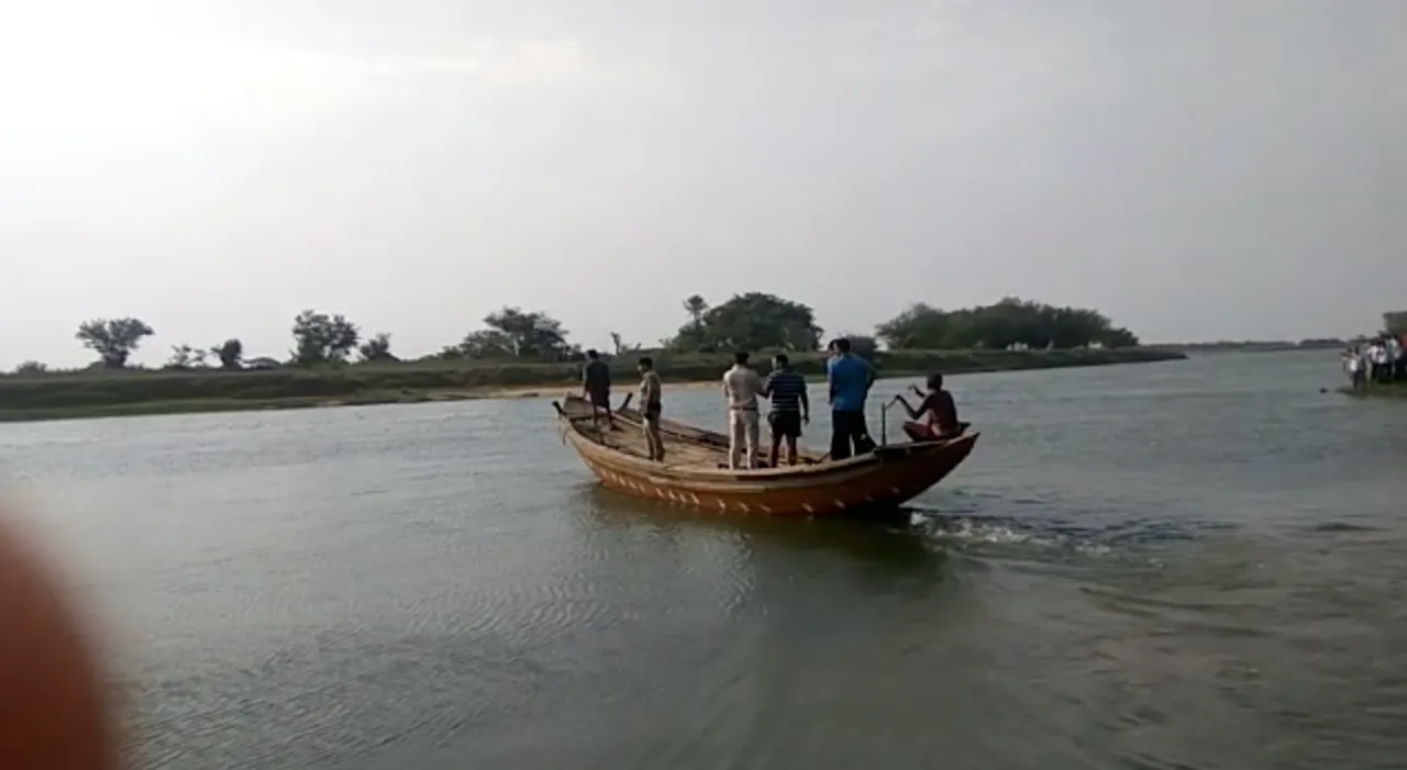  ମହାନଦୀରେ ୪ ମୃତଦେହ ମିଳିବା ଘଟଣାର ଖୋଳତାଡ ଜାରି : ମୃତ ମହିଳାଙ୍କ ବାପା ଓ ଭାଇ ଅଟକ, ଆତ୍ମହତ୍ୟା ନା ହତ୍ୟା ସେନେଇ  ପୁଲିସ କରୁଛି ତନାଘନା