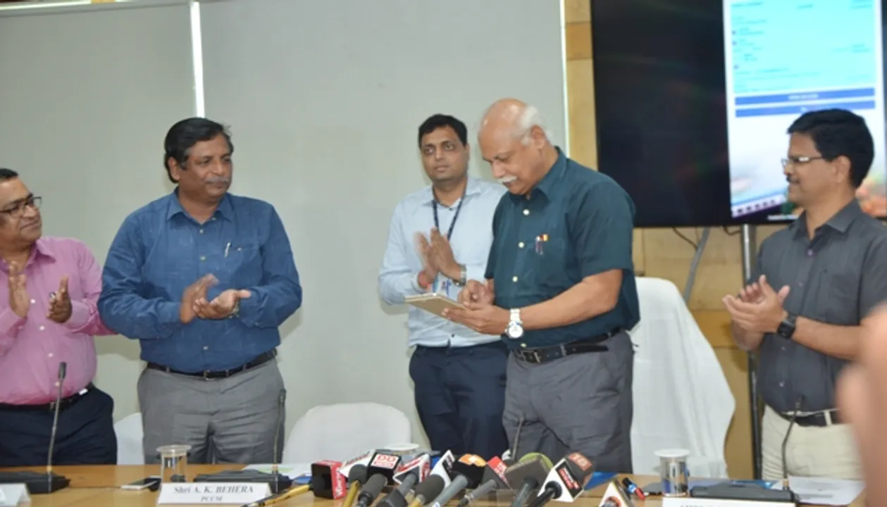 ପୂର୍ବତଟ ରେଳ ପକ୍ଷରୁ ଜନସାଧାରଣଙ୍କୁ ଅଭିନବ ଉପହାର : ଏଣିକି ଟିକେଟ କାଉଣ୍ଟରରେ ଭିଡ଼ କାରଣରୁ ଟ୍ରେନ ମିସ କରିବାକୁ ପଡିବନି । ଜାଣନ୍ତୁ କେମିତି କାଟିବେ ଅଣସଂରକ୍ଷିତ ଟିକେଟ୍