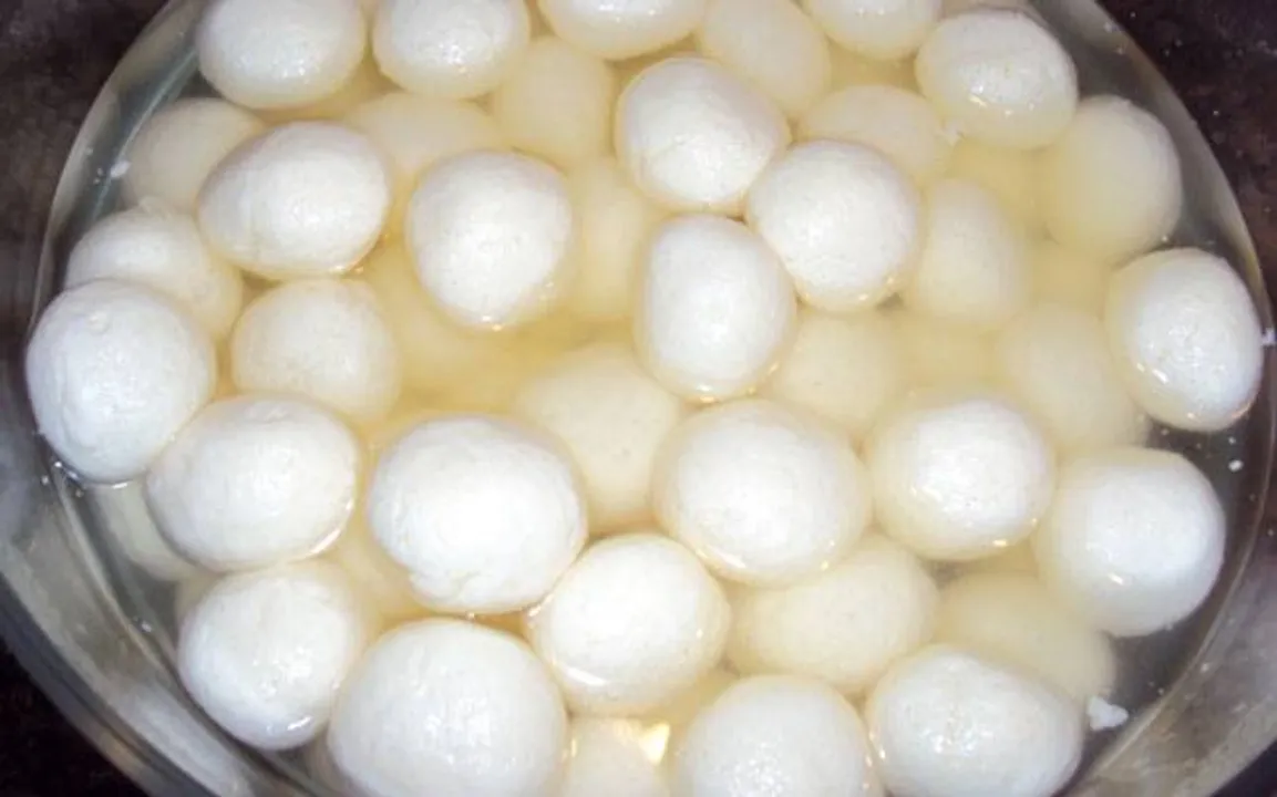  ହାଇକୋର୍ଟ ପହଂଚିଲା ରସଗୋଲା । ଜନସ୍ୱାର୍ଥ ମାମଲାର ଶୁଣାଣି କରି ଓଡ଼ିଶା, ପଶ୍ଚିମବଙ୍ଗ ସରକାର ଓ ଜିଆଇ କର୍ତ୍ତୃପକ୍ଷଙ୍କୁ ନୋଟିସ୍, ହାଜର ହୋଇ ଉତର ରଖିବାକୁ ନିର୍ଦ୍ଦେଶ