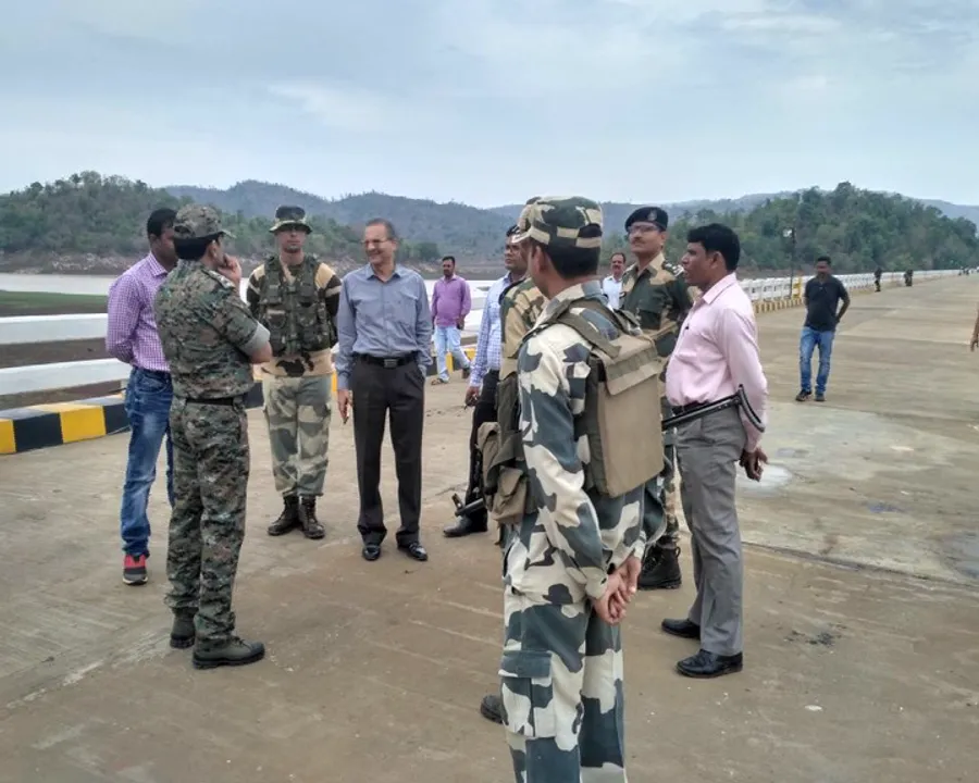  ସରିଲା ଗୁରୁପ୍ରିୟା ବଢ଼ିଲା ସୁରକ୍ଷା : ସେତୁର ସମୀକ୍ଷା କଲେ ଆଇଜି ଅପରେସନ ଆରପି କୋଚେ, ଲାଲଗଡରେ ବିଛିନ୍ନାଂଚଳକୁ ସଂଯୋଗ କରୁଥିବା ସେତୁର ସୁରକ୍ଷା ପୁଲିସ ପାଇଁ ଚ୍ୟାଲେଞ୍ଜ