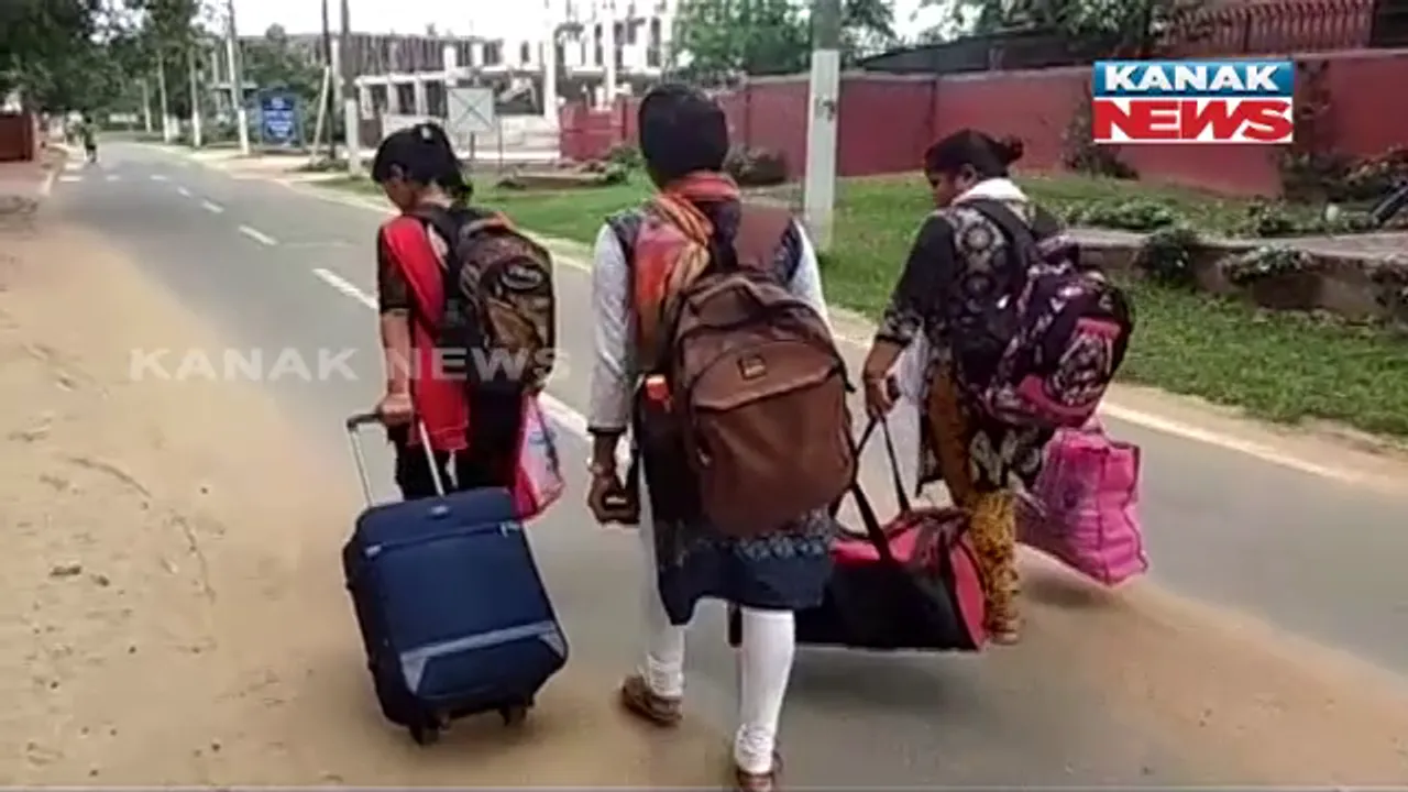  ଛାତ୍ର ଆନ୍ଦୋଳନକୁ ନେଇ ରେଭେନ୍ସା ବିଶ୍ୱବିଦ୍ୟାଳୟ ଅଶାନ୍ତ : ୟୁନିଭର୍ସିଟି ସାଇନ-ଏ-ଡାଏ ଘୋଷଣା, ଆଜି ସୁଦ୍ଧା ହଷ୍ଟେଲ ଖାଲି କରିବାକୁ ନିର୍ଦ୍ଦେଶ