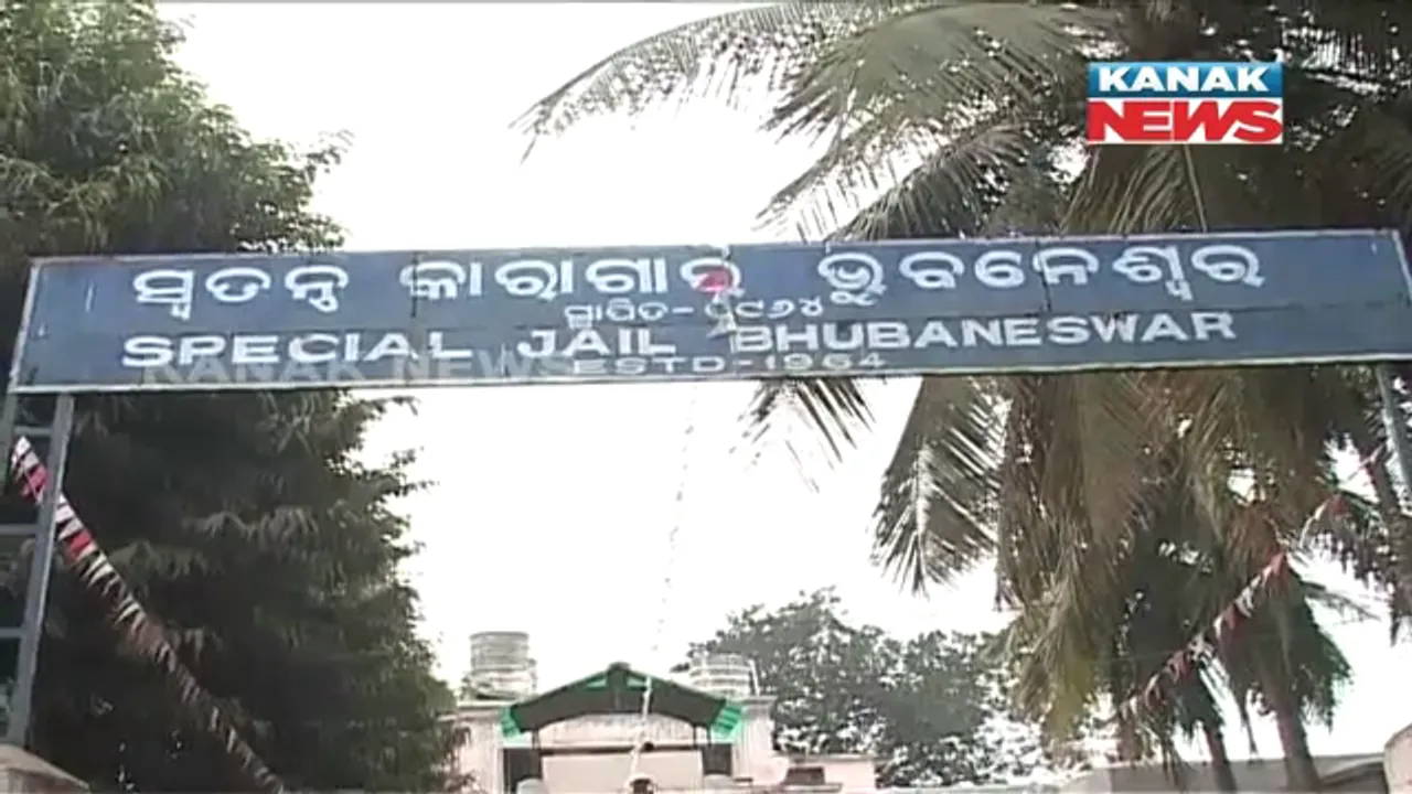  ଜେଲ ଭିତରେ କଏଦୀଙ୍କ ସନ୍ଦେହଜନକ ମୃତ୍ୟୁ : ଝାରପଡା ଜେଲ ଭିତରୁ ଝୁଲନ୍ତା ମୃତଦେହ ଉଦ୍ଧାର, ଅପରାଧିକ ମାମଲାରେ ଥିଲେ ଜେଲରେ