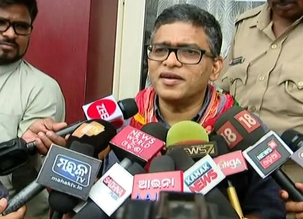  ଶ୍ରୀମନ୍ଦିରରେ ରାଷ୍ଟ୍ରପତିଙ୍କ ପତ୍ନୀଙ୍କୁ ସେବାୟତଙ୍କ ଦୁର୍ବ୍ୟବହାର ଘଟଣା : ଶ୍ରୀମନ୍ଦିର ପ୍ରଶାସକ କହିଲେ ଏନେଇ ଖବର ନାହିଁ, ଆସିନି କୌଣସି ଚିଠି