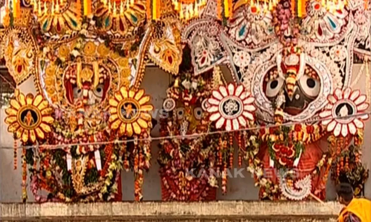  ସ୍ନାନବେଦୀରେ ହାତୀ ବେଶରେ ଭକ୍ତଙ୍କୁ ଦର୍ଶନ ଦେଲେ ଶ୍ରୀଜିଉ! ବଡ଼ଦାଣ୍ଡରେ ଭକ୍ତଙ୍କ ଗହଳି