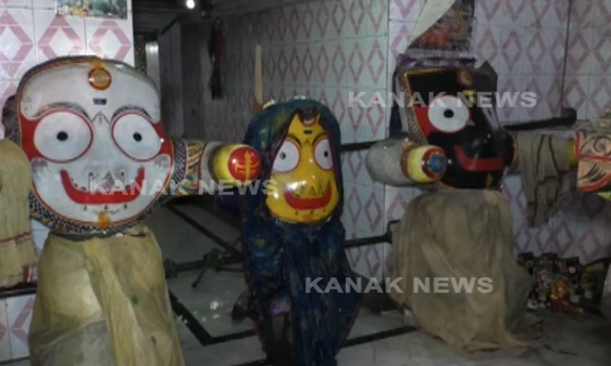  ସୁବର୍ଣ୍ଣପୁରରେ ୧୨ ଦିନ ଧରି ଚାଲେ ରଥଯାତ୍ରା ! ମୁଖ୍ୟ ଆକର୍ଷଣ ସୁନା ଓ ରୂପାର ଗହଣା ସାଙ୍ଗକୁ ସୁଉଚ୍ଚ ଗୁଣ୍ଡିଚା ମନ୍ଦିର