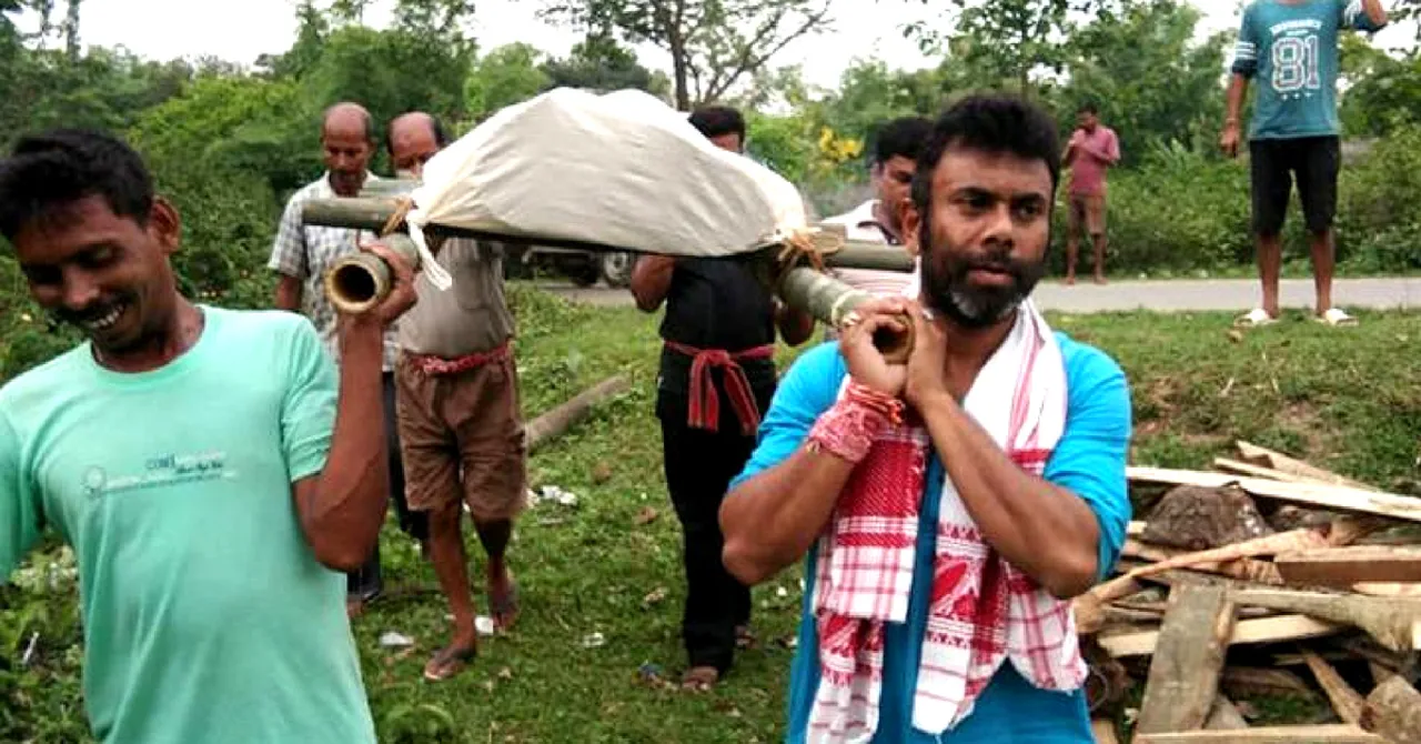  ବିଧାୟକ ହେବ ତ ଏମିତି ! ଗରିବର ଶବକୁ ଶ୍ମଶାନକୁ ନେବାକୁ କେହି କାନ୍ଧ ଦେଉନଥିବା ବେଳେ ନିଜେ କାନ୍ଧରେ ବୋହିନେଲେ ବିଧାୟକ