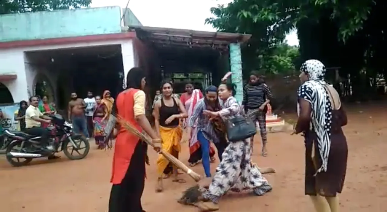  ବଞ୍ଚିଗଲେ ନାଗା ବାବା ! ଅଧଘଣ୍ଟା ଧରି ଗୋଡ଼ାଇ ଗୋଡ଼ାଇ ପିଟିଲେ କିନ୍ନର, ସୋସିଆଲ ମିଡ଼ିଆରେ ଭିଡ଼ିଓ ଭାଇରାଲ