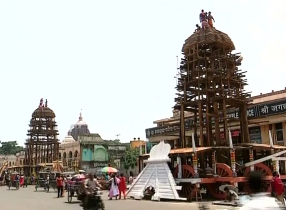  ଜୋରସୋରେ ଚାଲିଛି ରଥ ନିର୍ମାଣ : ସରିଲା ପୋଟଳ,ରଙ୍ଗ ଦେବା କାମରେ ବ୍ୟସ୍ତ ଅଛନ୍ତି ମହାରଣା