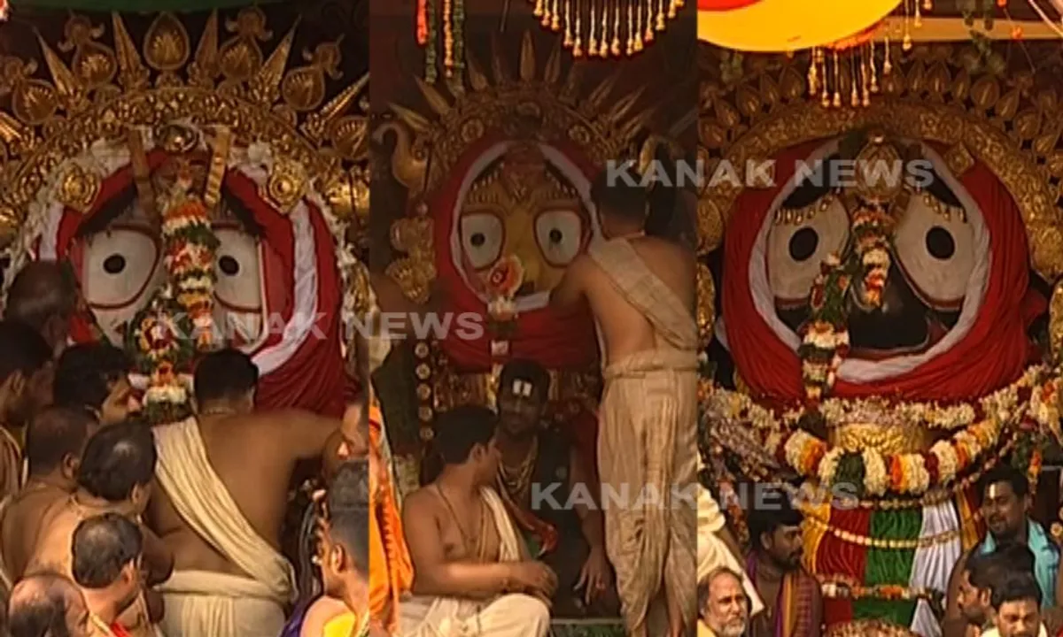  ଶ୍ରୀକ୍ଷେତ୍ରରେ ମହାପ୍ରଭୁଙ୍କ ସୁନାବେଶ : ସୁବର୍ଣ୍ଣ ଅଳଙ୍କାରରେ ସଜ୍ଜିତ ହେଲେ ମହାପ୍ରଭୁ