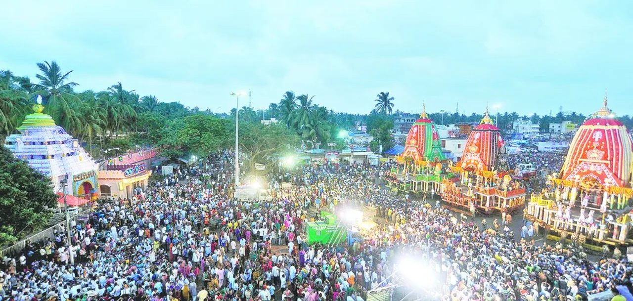  ଜନ୍ମବେଦୀରେ ଦର୍ଶନ ଦେଉଛନ୍ତି ବ୍ରହ୍ମାଣ୍ଡ କର୍ତ୍ତା : ଶ୍ରୀଗୁଣ୍ଡିଚା ମନ୍ଦିରରୁ ଆଜି ବାହାରିବ ଆଡପ ଅବଢା