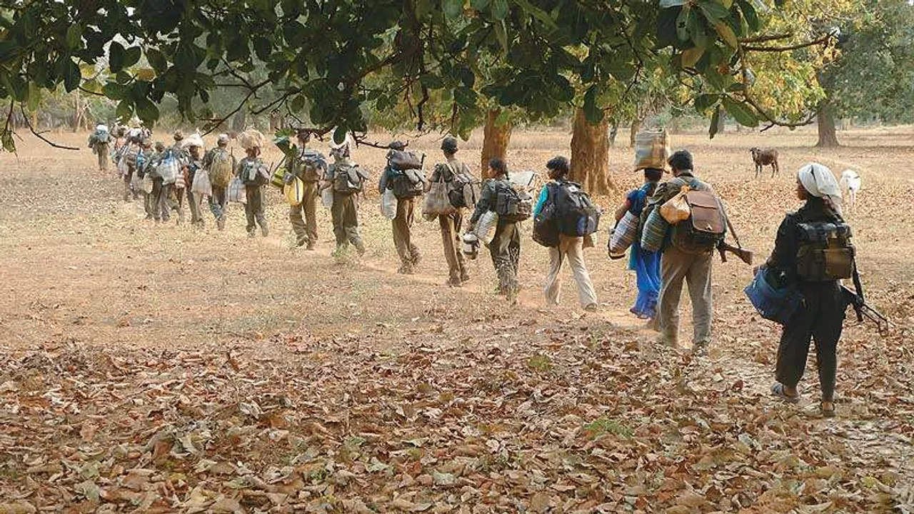  ମାଓ ଦମନ ପାଇଁ ହେବ ସିଧାସଳଖ ଲଢ଼େଇ : ଆଦିବାସୀ ଯୁବକଙ୍କୁ ଦିଆଯାଉଛି ତାଲିମ, ନକ୍ସଲ ପ୍ରଭାବିତ ଅଂଚଳର ଲୋକଙ୍କୁ କରାଯିବ ସଚେତନ